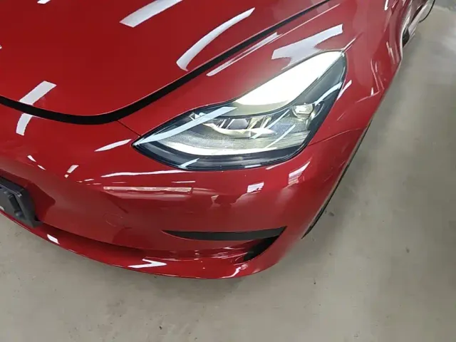 Tesla Model 3 — Фото автомобиля 23