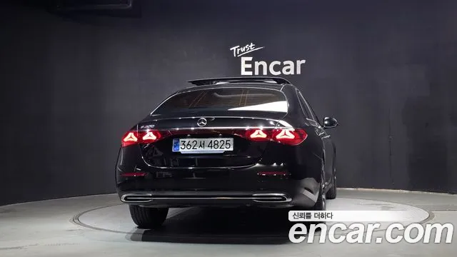 Mercedes-Benz E-Class — Фото автомобиля 4