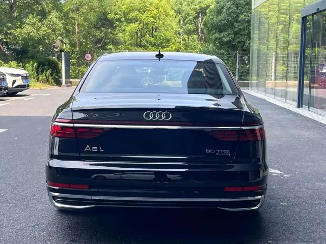 Audi A8 — Фото автомобиля 3