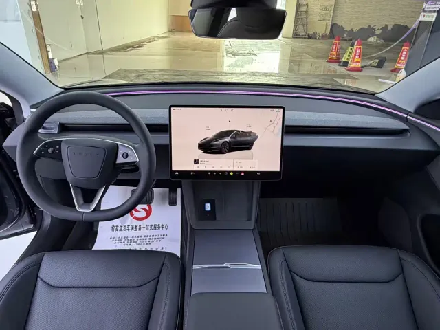 Tesla Model 3 — Фото автомобиля 16