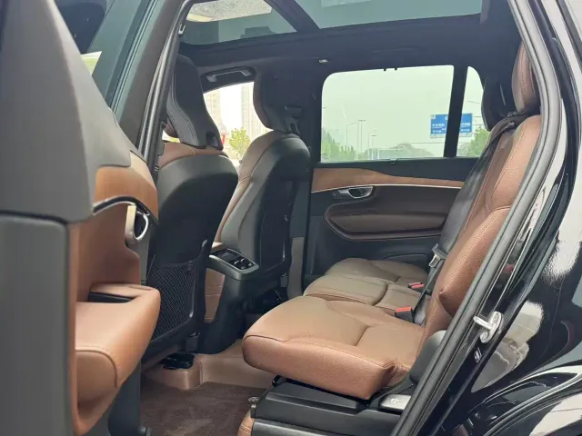 Volvo XC90 — Фото автомобиля 5