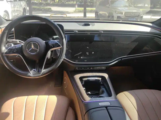 Mercedes-Benz E-Class — Фото автомобиля 12