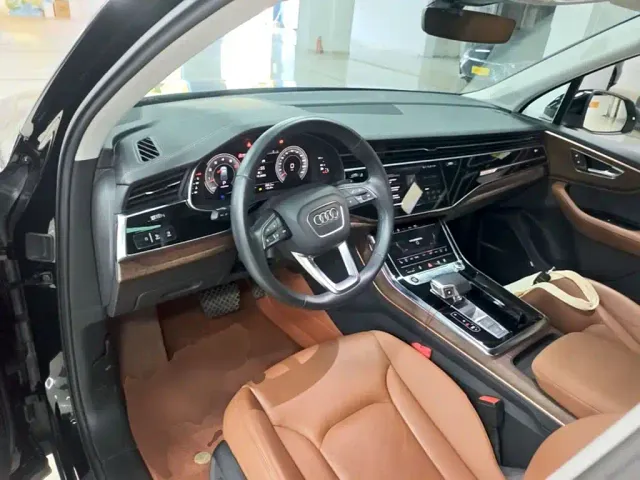 Audi Q7 — Фото автомобиля 9
