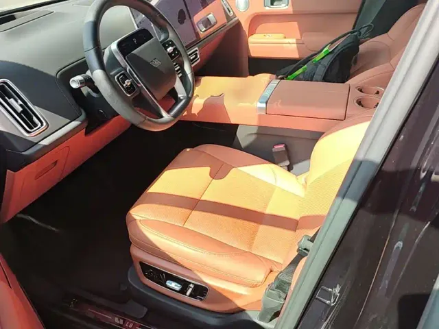 Li Auto L8 — Фото автомобиля 14