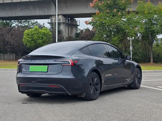 Tesla Model 3 — Фото автомобиля 6