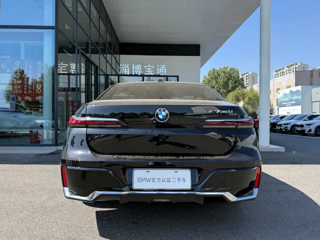 BMW 7 Series — Фото автомобиля 12