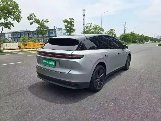 Li Auto i6 — Фото автомобиля 9