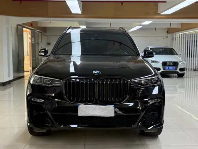 BMW X7 — Фото автомобиля 2