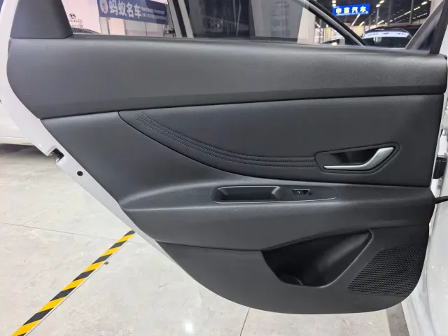 Hyundai Elantra — Фото автомобиля 6