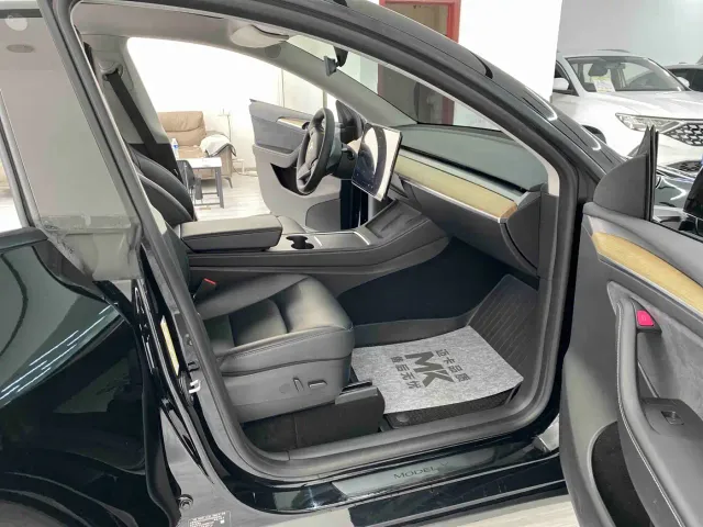 Tesla Model Y — Фото автомобиля 7