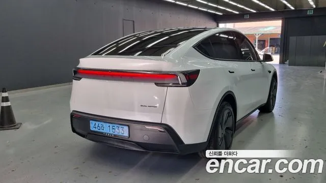 Tesla Model Y — Фото автомобиля 4