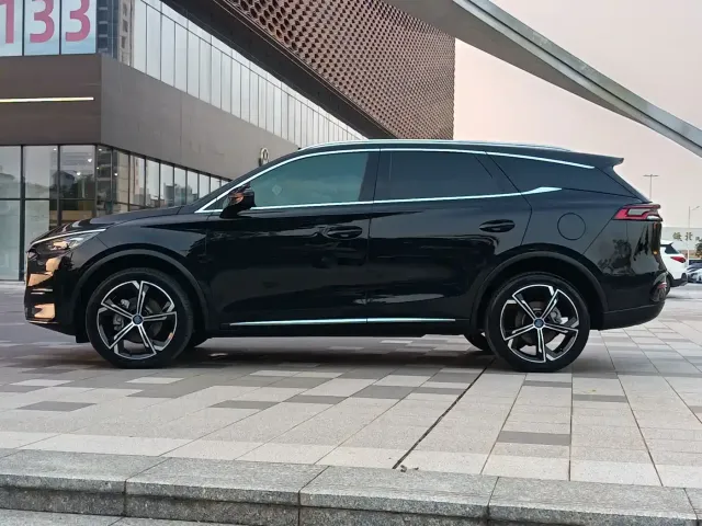 BYD Tang — Фото автомобиля 23