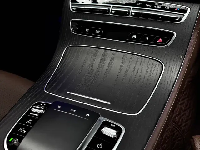 Mercedes-Benz E-Class — Фото автомобиля 12