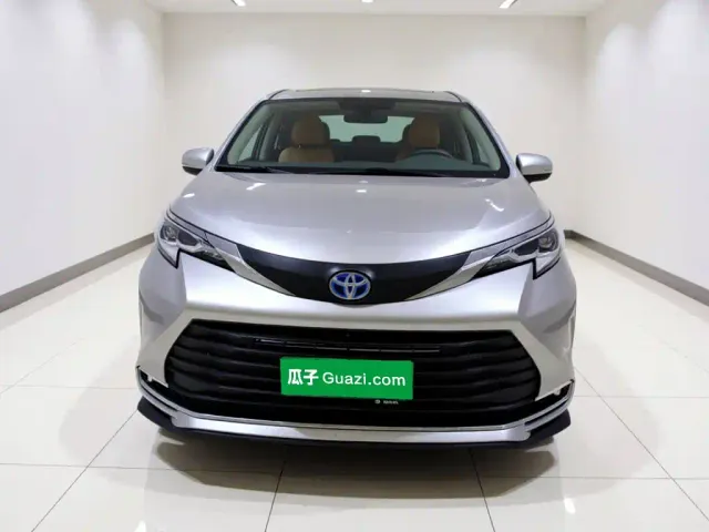 Toyota Sienna — Фото автомобиля 2