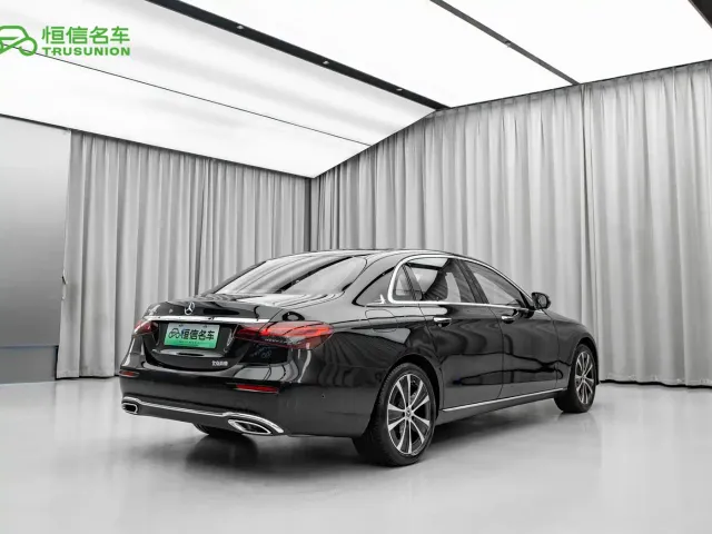 Mercedes-Benz E-Class — Фото автомобиля 4