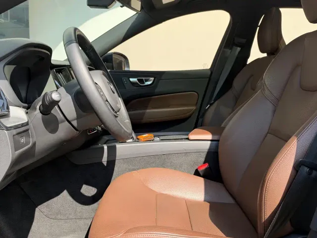 Volvo XC60 — Фото автомобиля 6