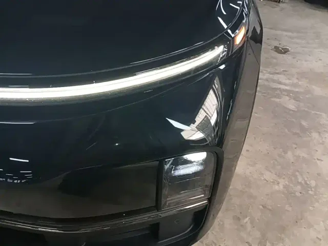 Li Auto L8 — Фото автомобиля 23