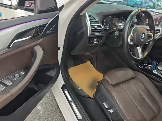 BMW iX3 — Фото автомобиля 15