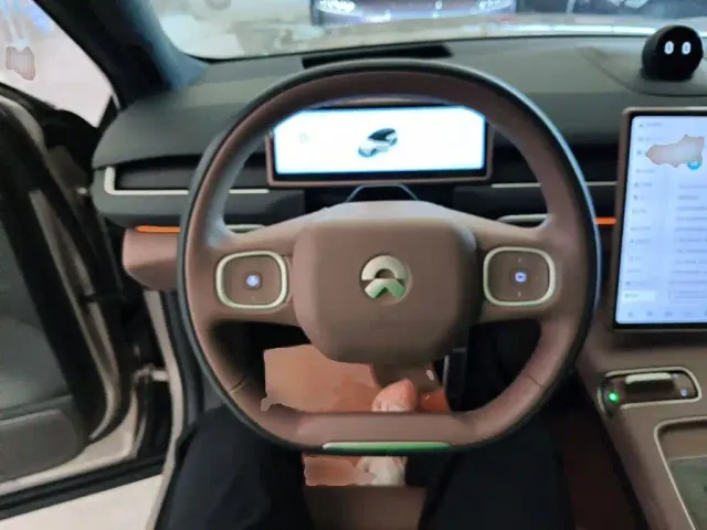 Nio ES8 — Фото автомобиля 10
