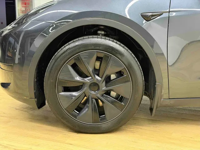 Tesla Model Y — Фото автомобиля 5
