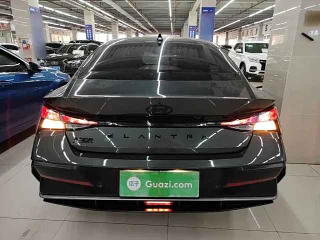Hyundai Elantra — Фото автомобиля 5