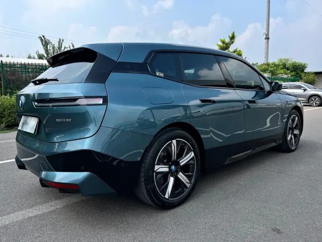 BMW iX — Фото автомобиля 18