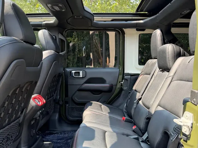 Jeep Wrangler — Фото автомобиля 17