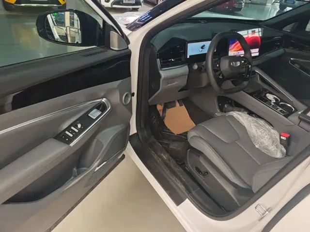Geely Boyue — Фото автомобиля 15