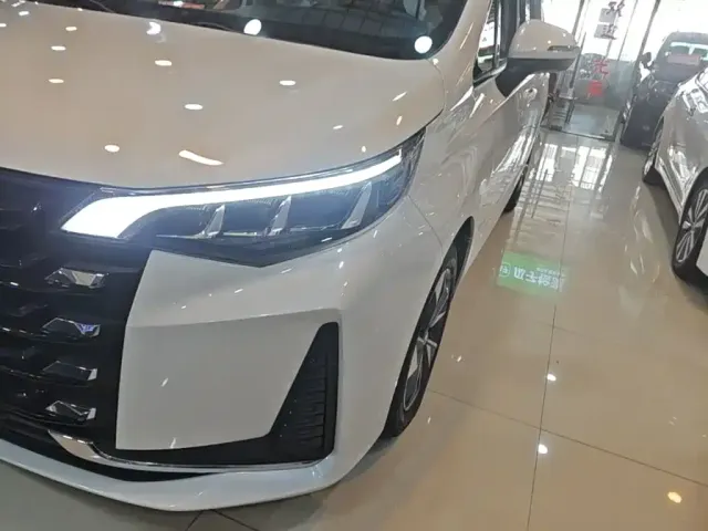 GAC Trumpchi M6 — Фото автомобиля 23