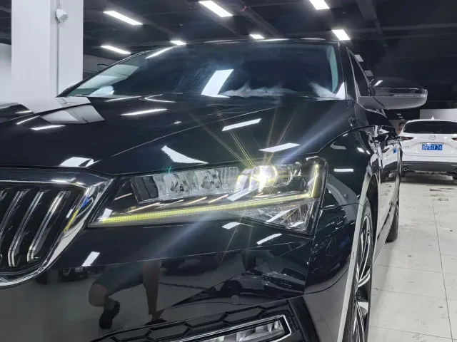 Skoda Superb — Фото автомобиля 4
