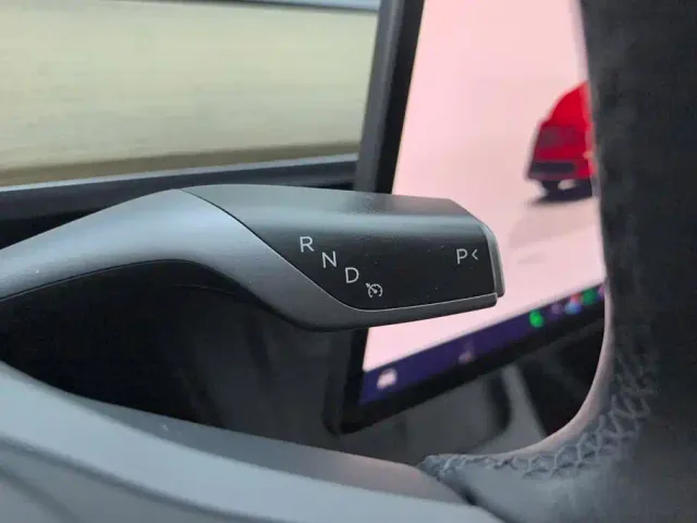 Tesla Model Y — Фото автомобиля 16