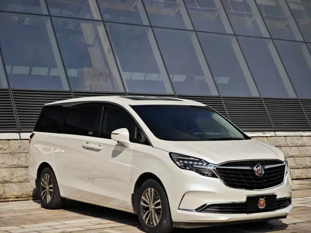 Buick GL8 — Фото автомобиля 3