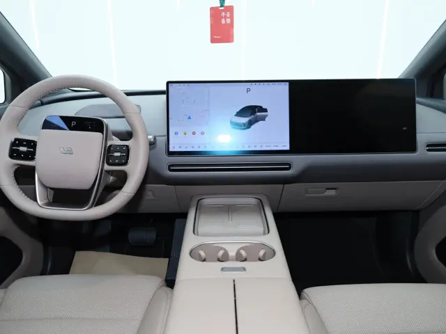 Li Auto i6 — Фото автомобиля 17