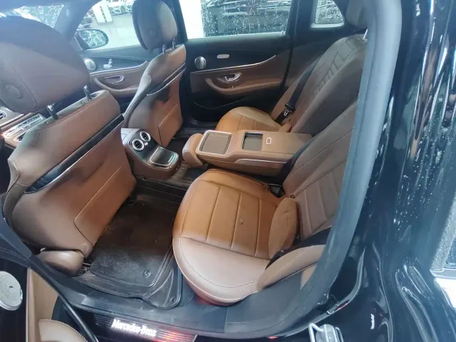 Mercedes-Benz E-Class — Фото автомобиля 17