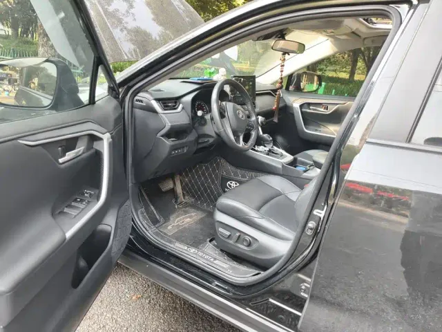 Toyota Wildlander — Фото автомобиля 12