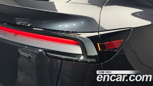 Tesla Model Y — Фото автомобиля 23