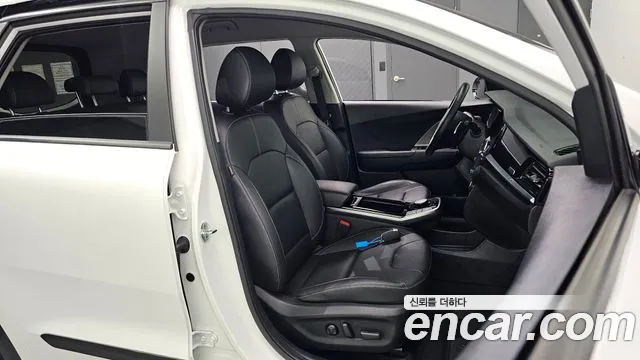 Kia Niro — Фото автомобиля 12