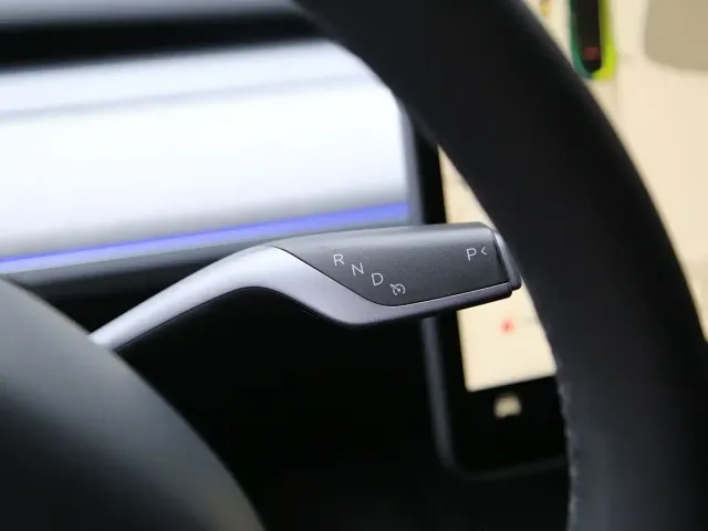 Tesla Model Y — Фото автомобиля 7