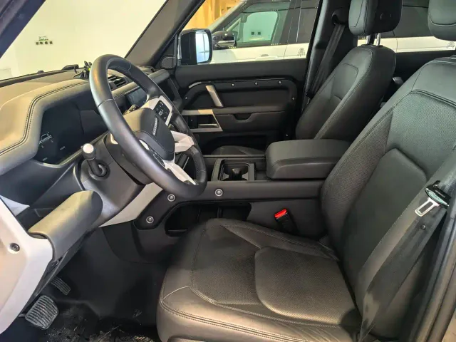 Land Rover Defender — Фото автомобиля 9