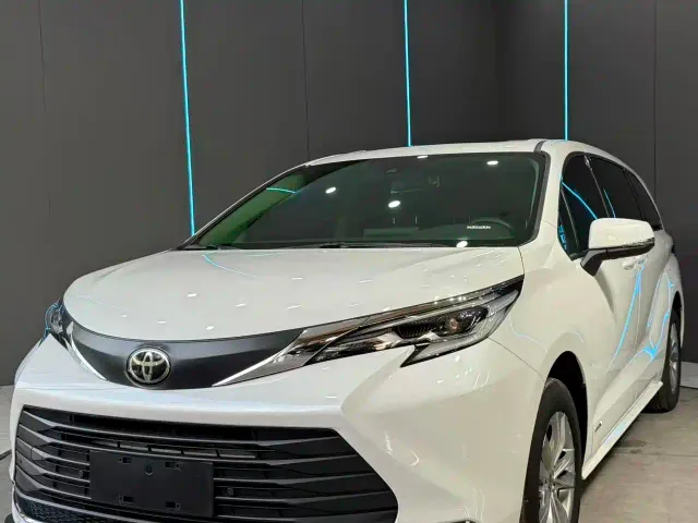 Фотография автомобиля — Toyota Sienna