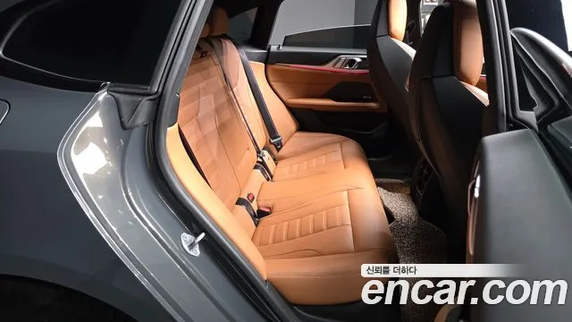 BMW i4 — Фото автомобиля 12