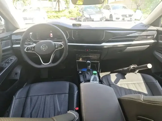 Volkswagen Passat — Фото автомобиля 12