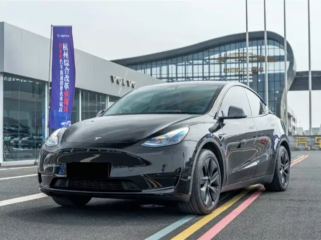 Фотография автомобиля — Tesla Model Y