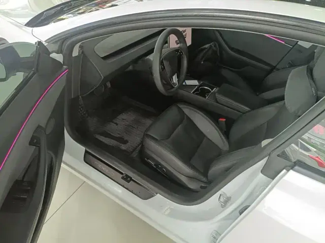 Tesla Model 3 2023 Long Range All-Wheel Drive — Фото автомобиля 15