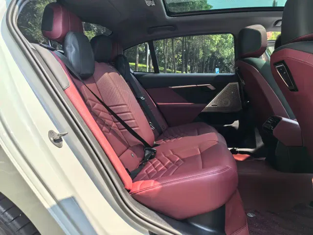 BMW 5 Series — Фото автомобиля 9
