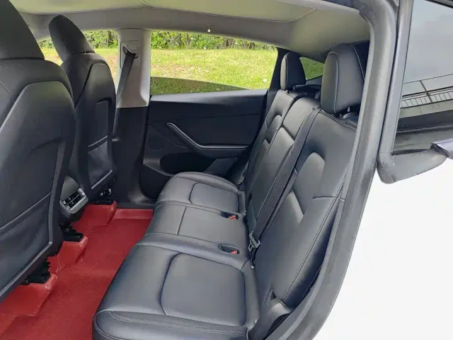 Tesla Model Y — Фото автомобиля 8