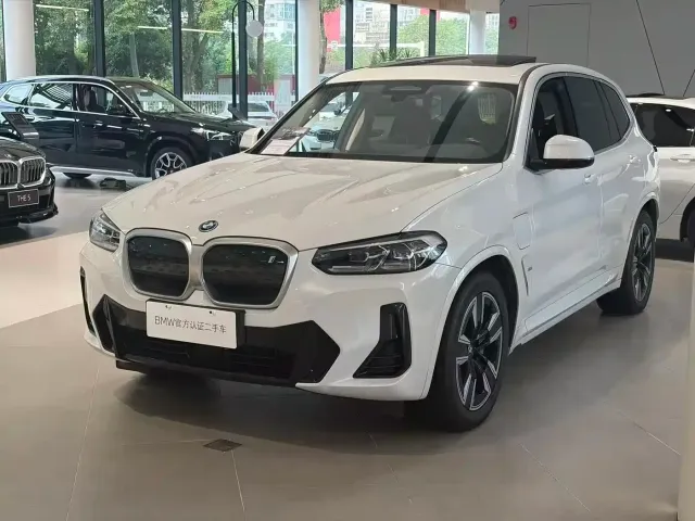 Фотография автомобиля — BMW iX3