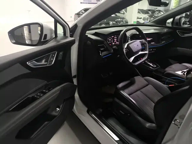 Audi Q4 e-tron — Фото автомобиля 15