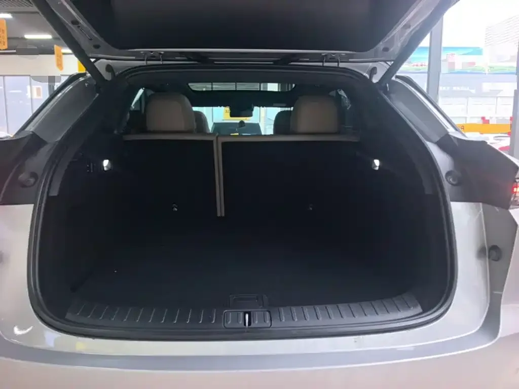 Li Auto Li Auto i6 2025 2WD Base Model — Фото автомобиля 18