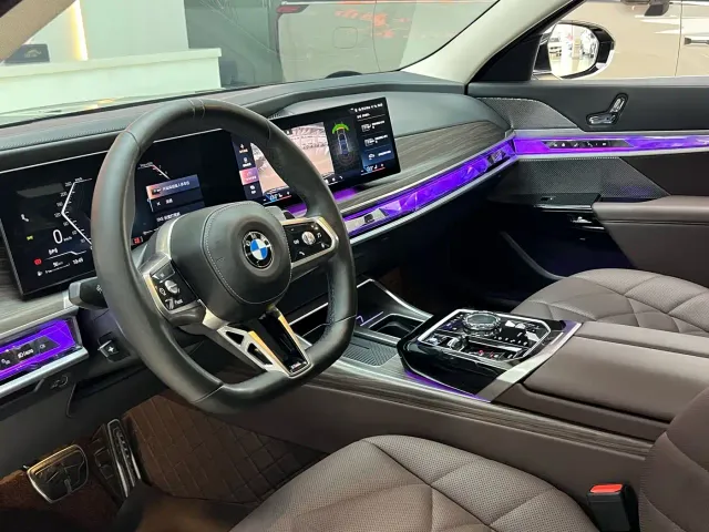 BMW 7 Series — Фото автомобиля 8